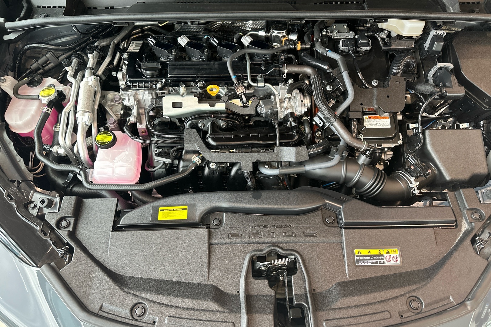 TOYOTA Prius Plug-in 2024