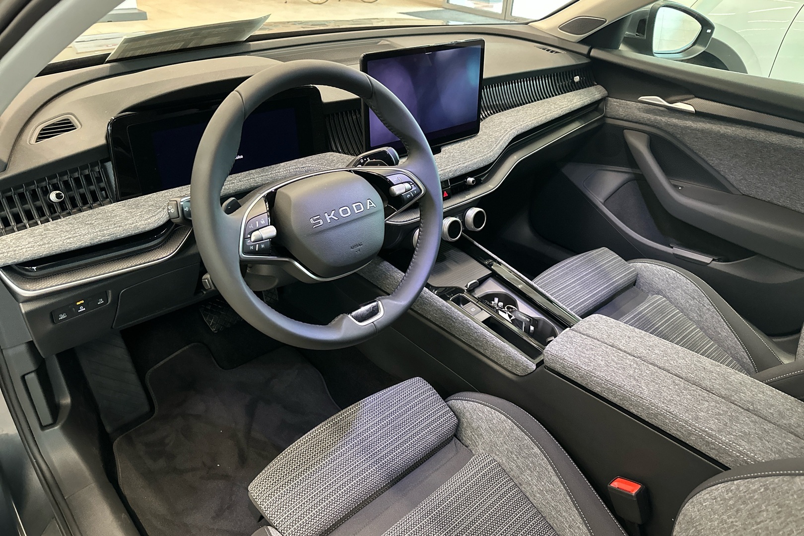 SKODA Superb 2026