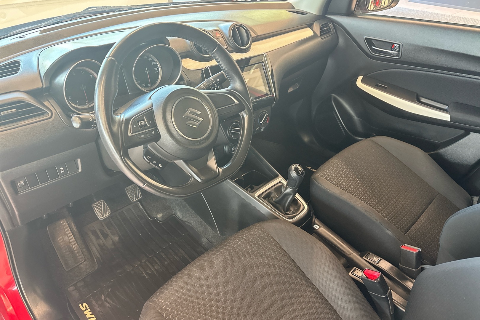 SUZUKI Swift 2017