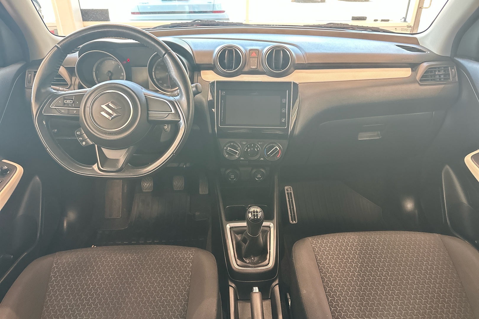 SUZUKI Swift 2017