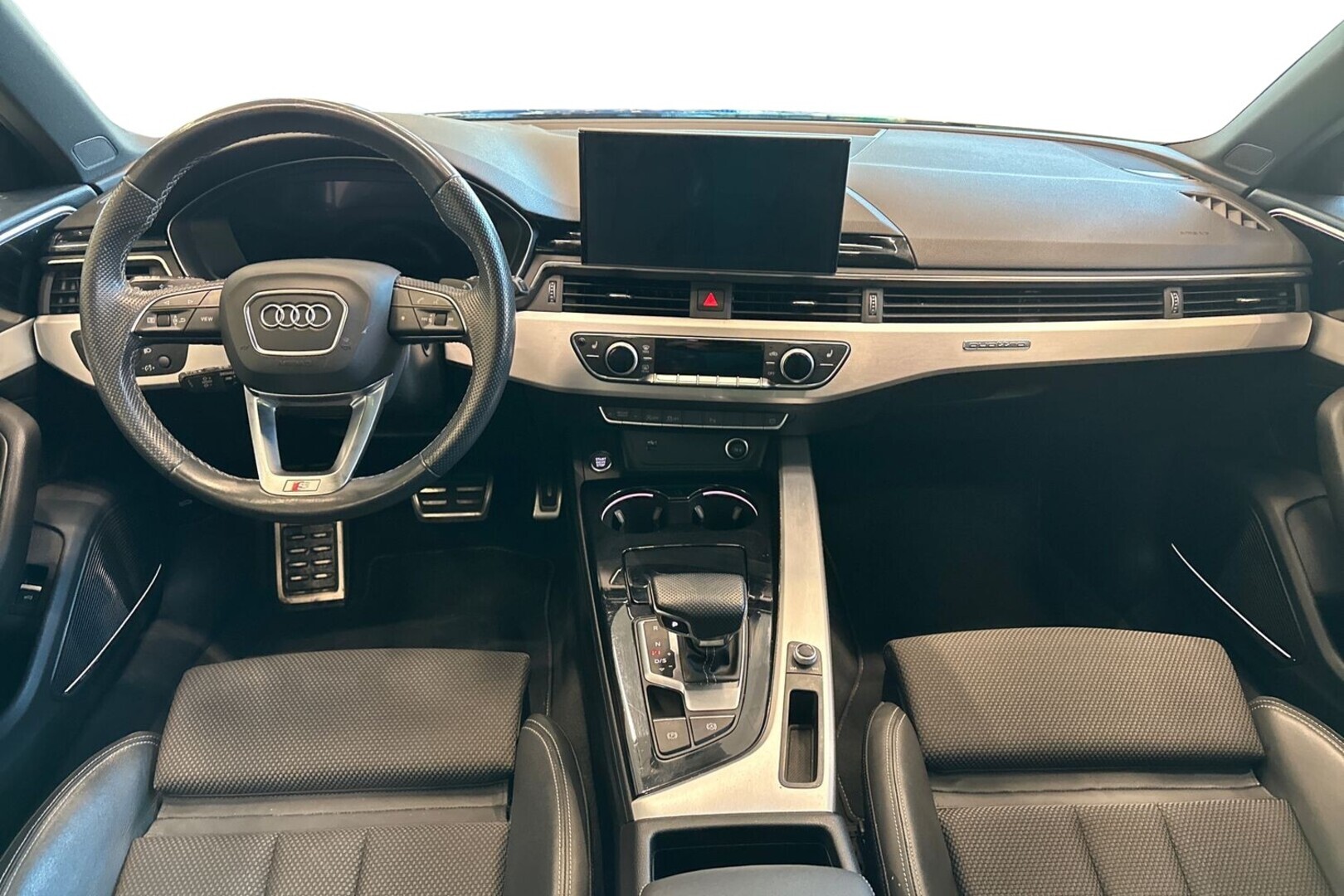 AUDI A4 2022