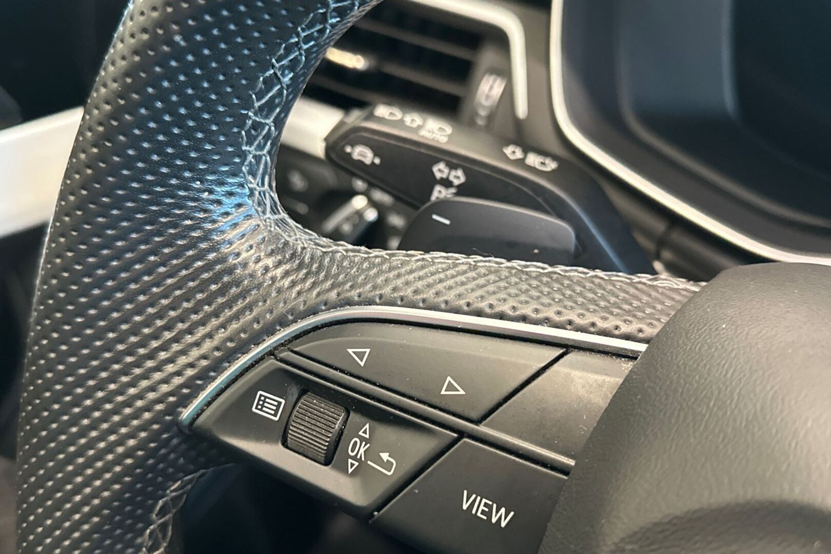 AUDI A4 2022