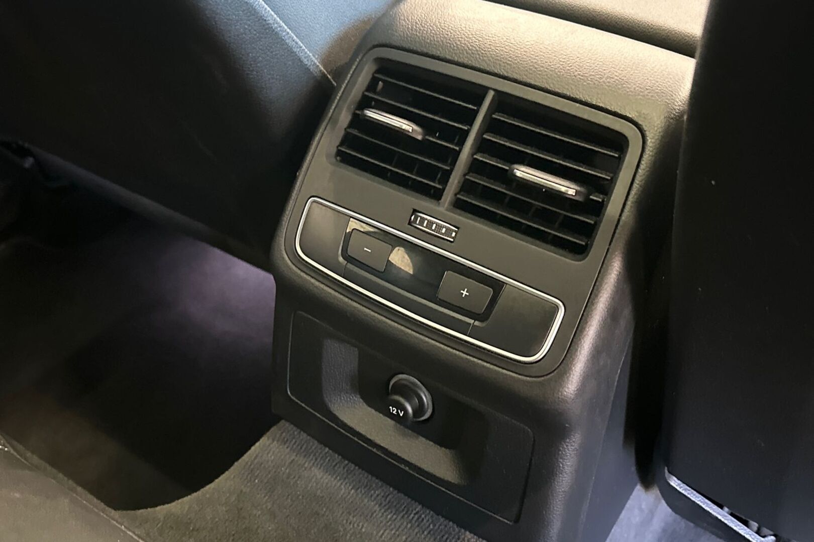 AUDI A4 2022