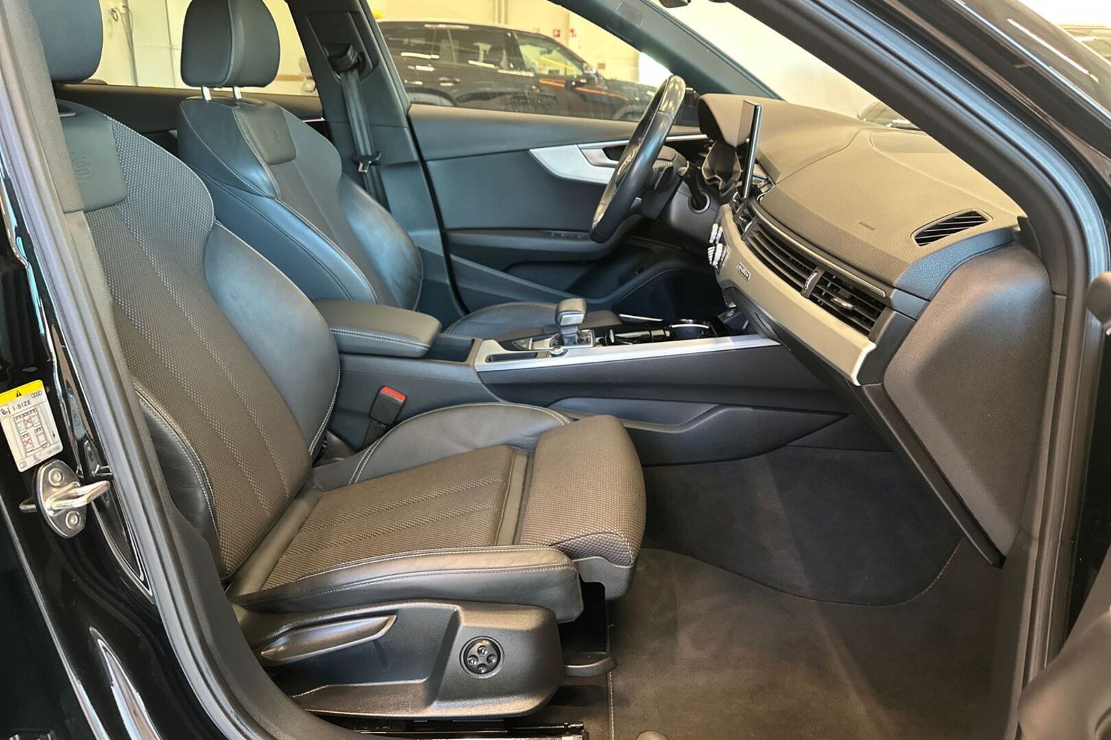 AUDI A4 2022