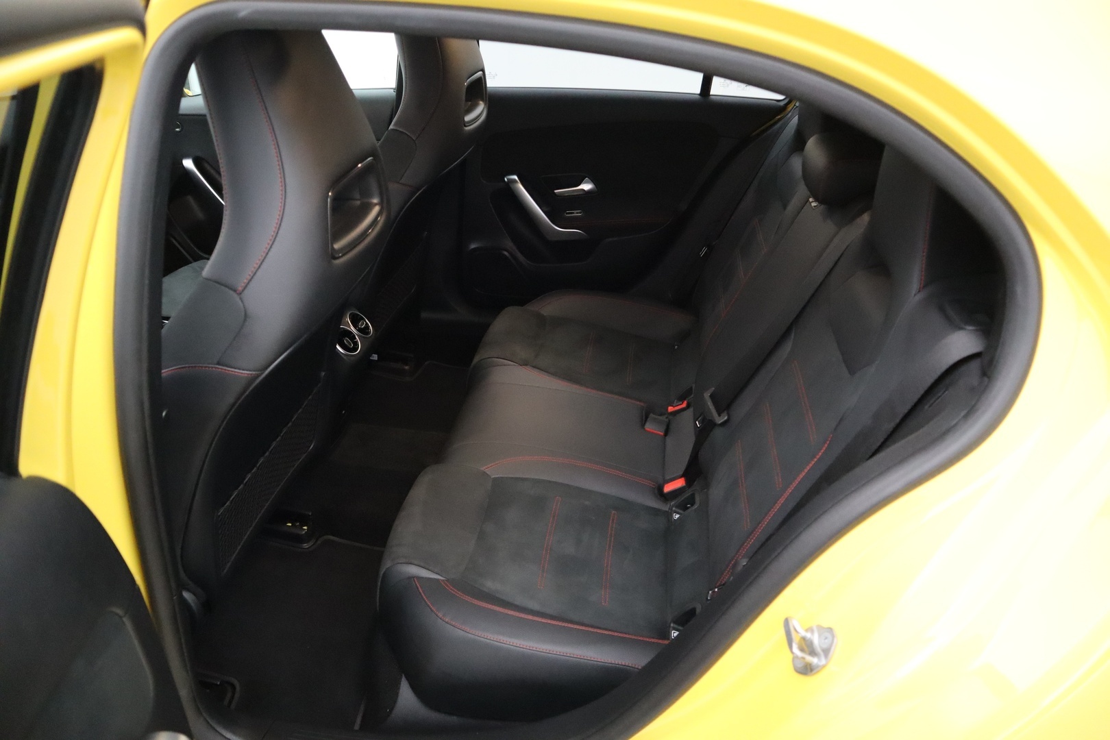 MERCEDES-BENZ A 2021