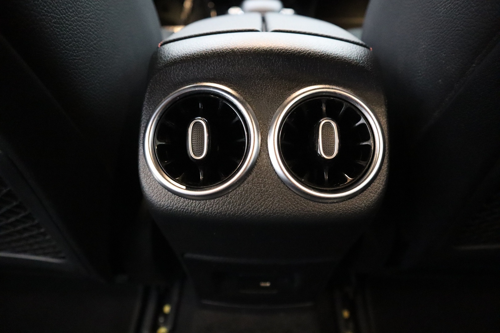 MERCEDES-BENZ A 2021