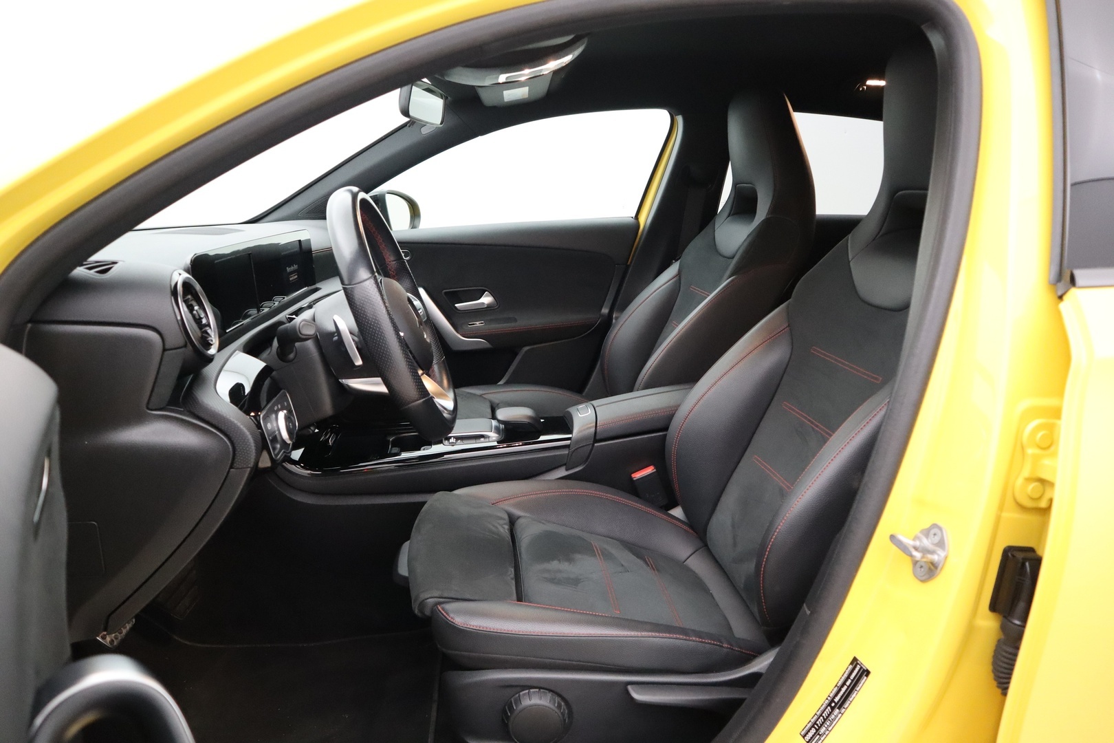 MERCEDES-BENZ A 2021