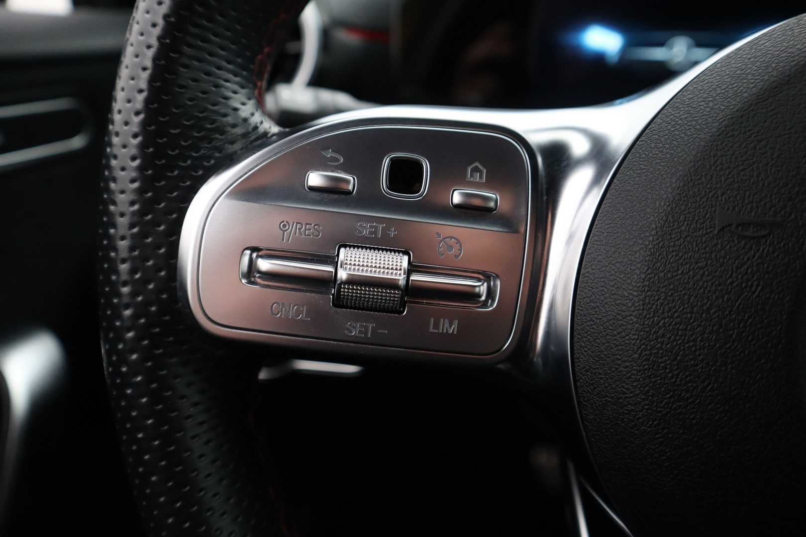 MERCEDES-BENZ A 2021