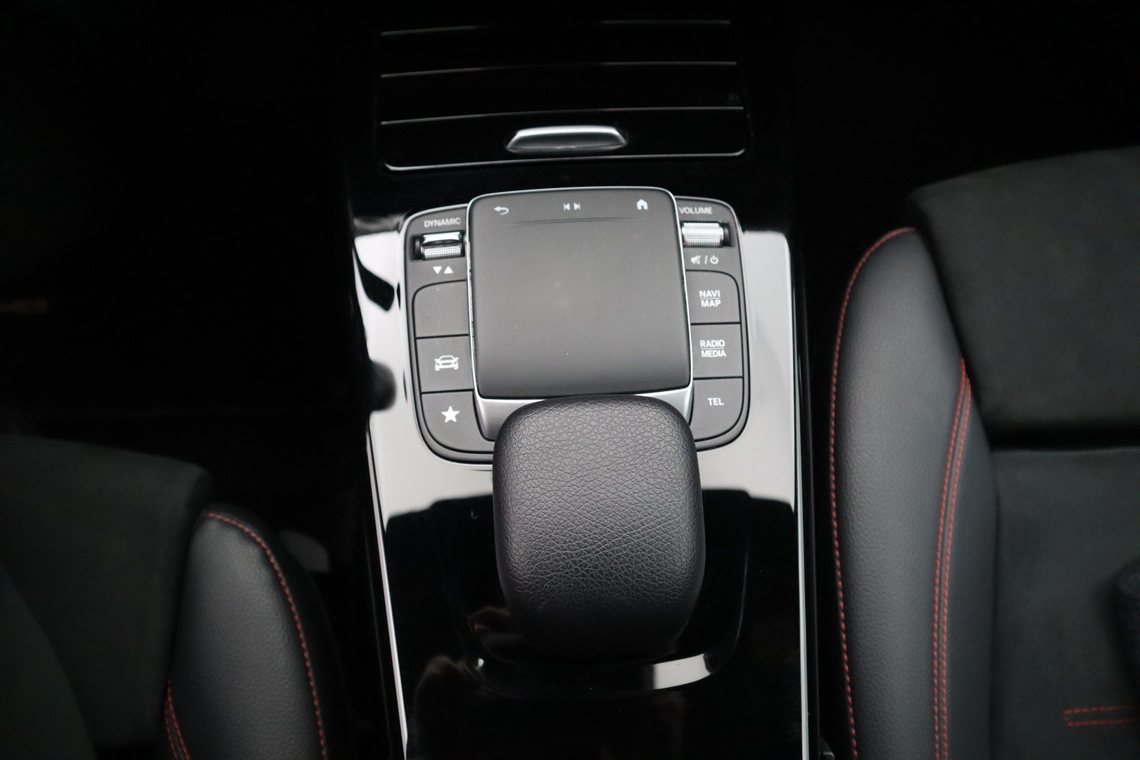 MERCEDES-BENZ A 2021