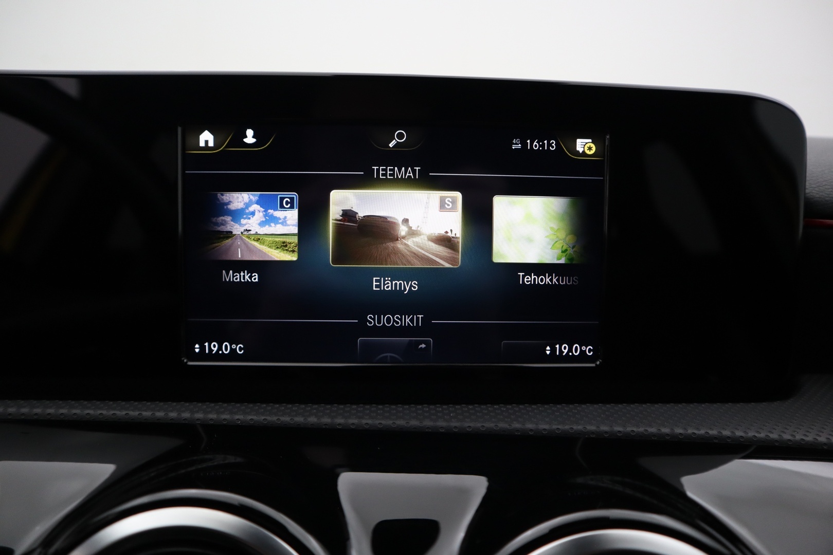 MERCEDES-BENZ A 2021