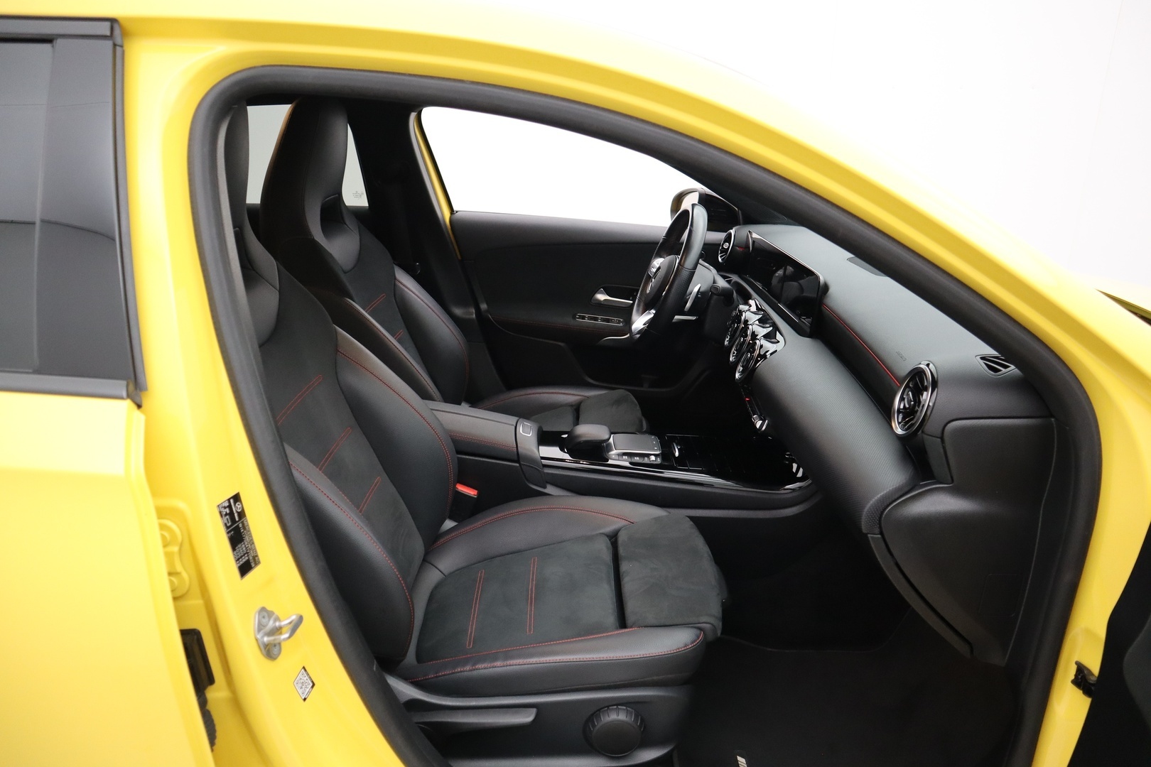 MERCEDES-BENZ A 2021