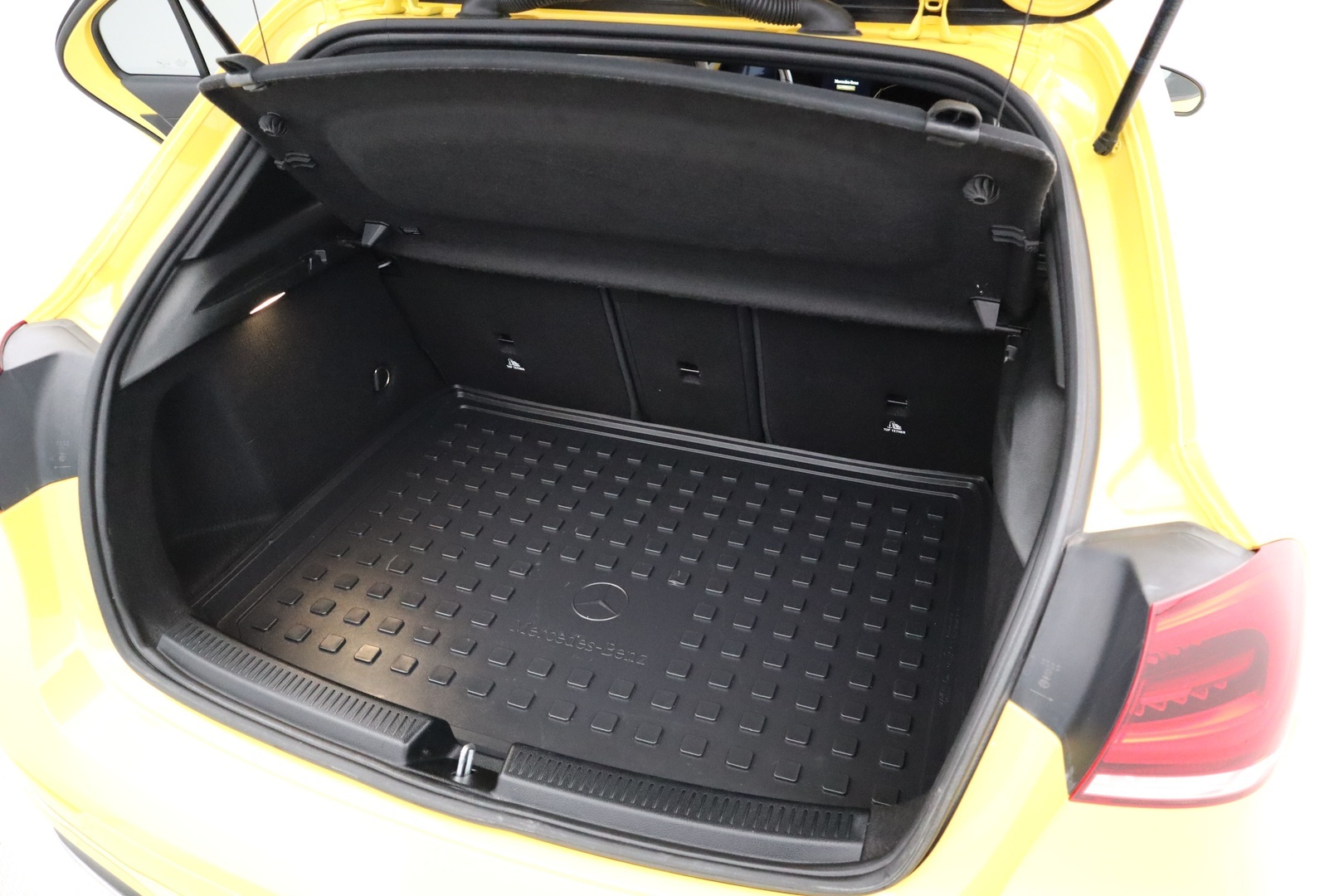 MERCEDES-BENZ A 2021