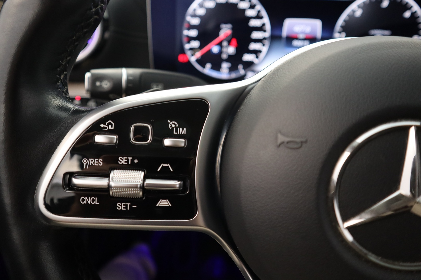 MERCEDES-BENZ E 2019