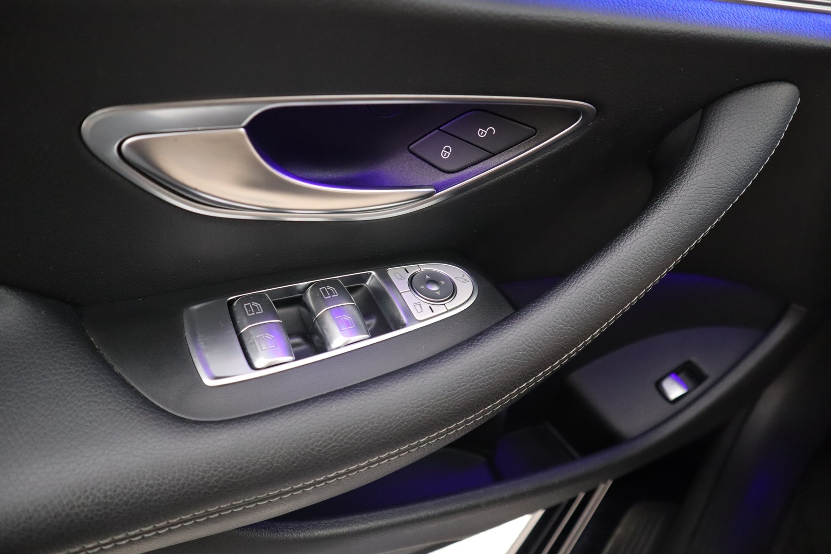 MERCEDES-BENZ E 2019