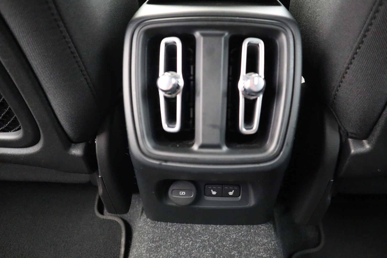 VOLVO XC40 2021