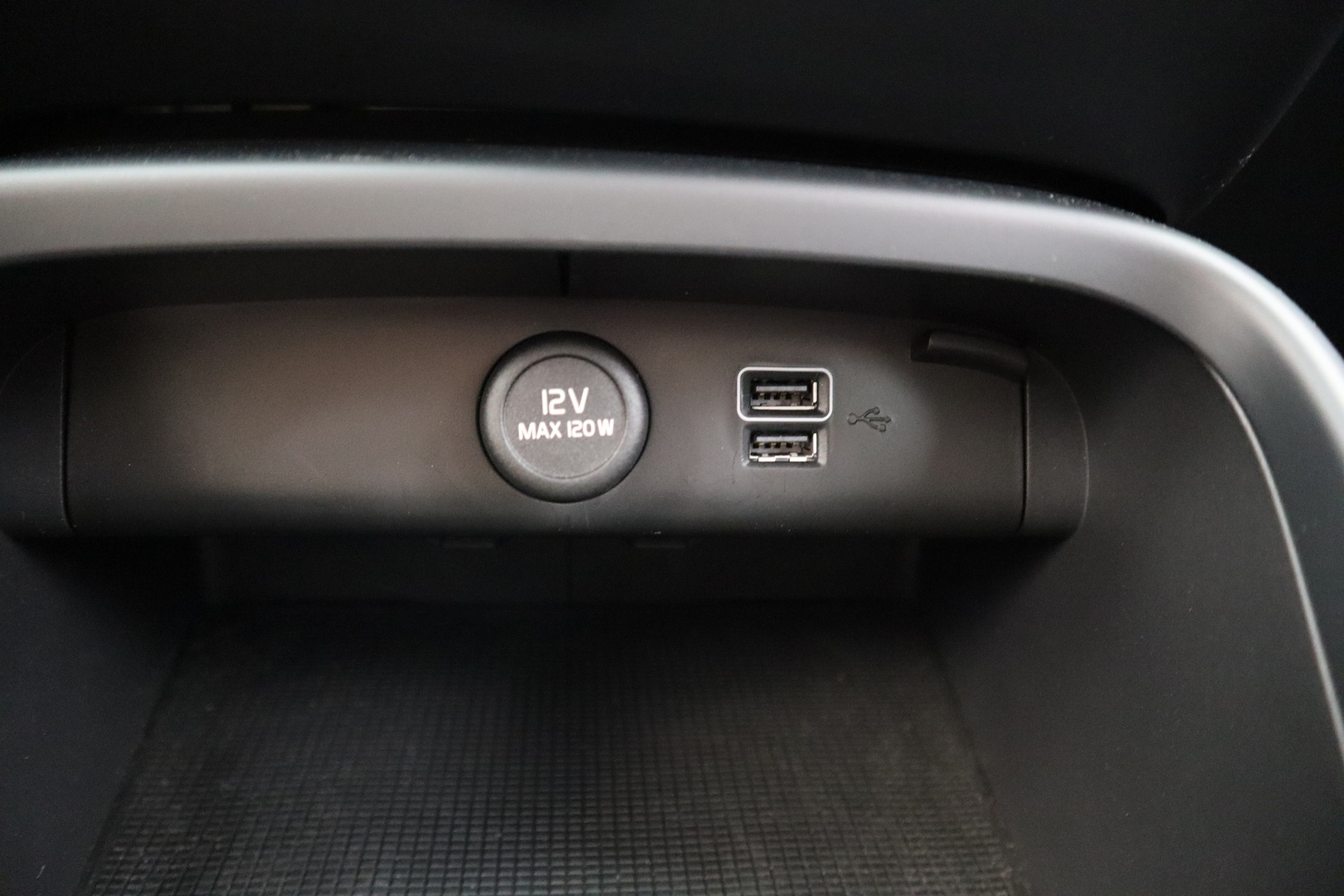 VOLVO XC40 2021