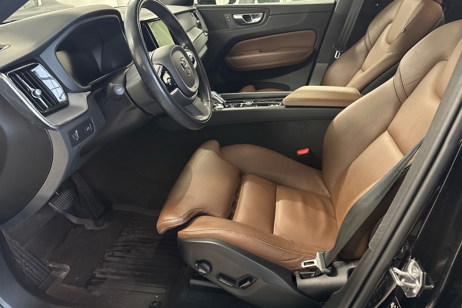 VOLVO XC60 2021