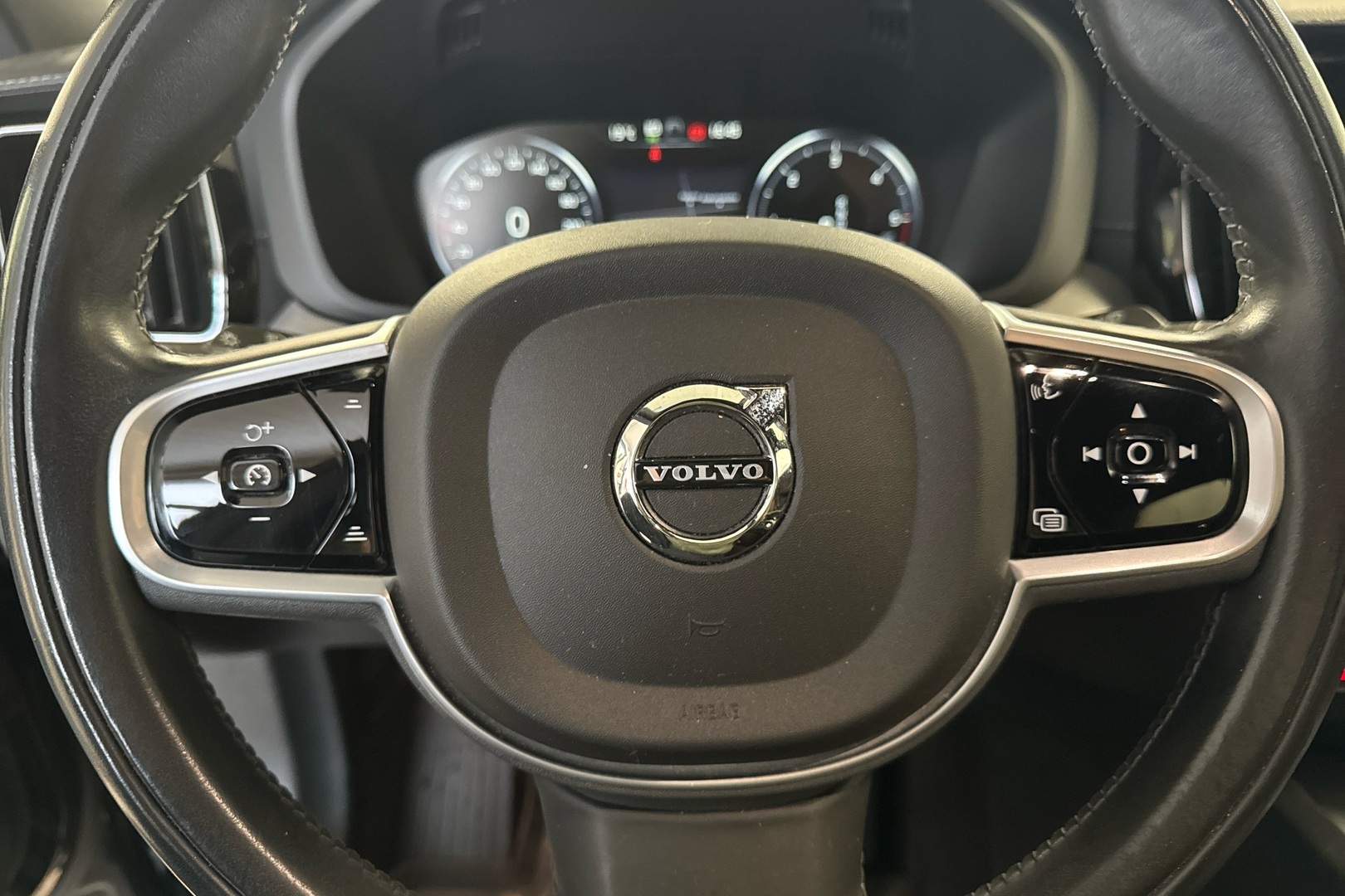 VOLVO XC60 2021