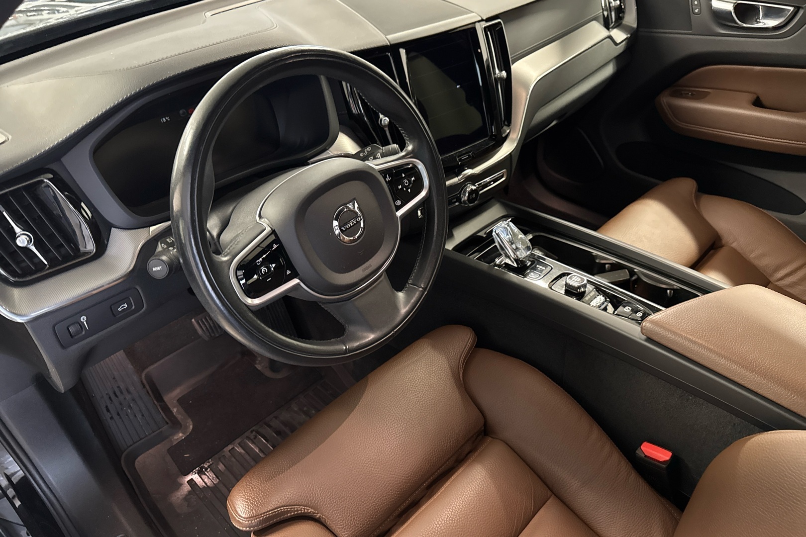 VOLVO XC60 2021