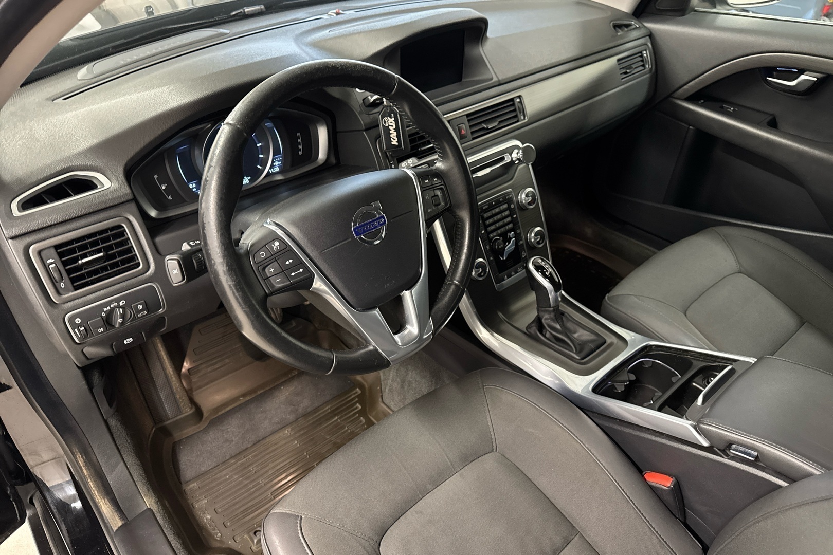 VOLVO XC70 2015
