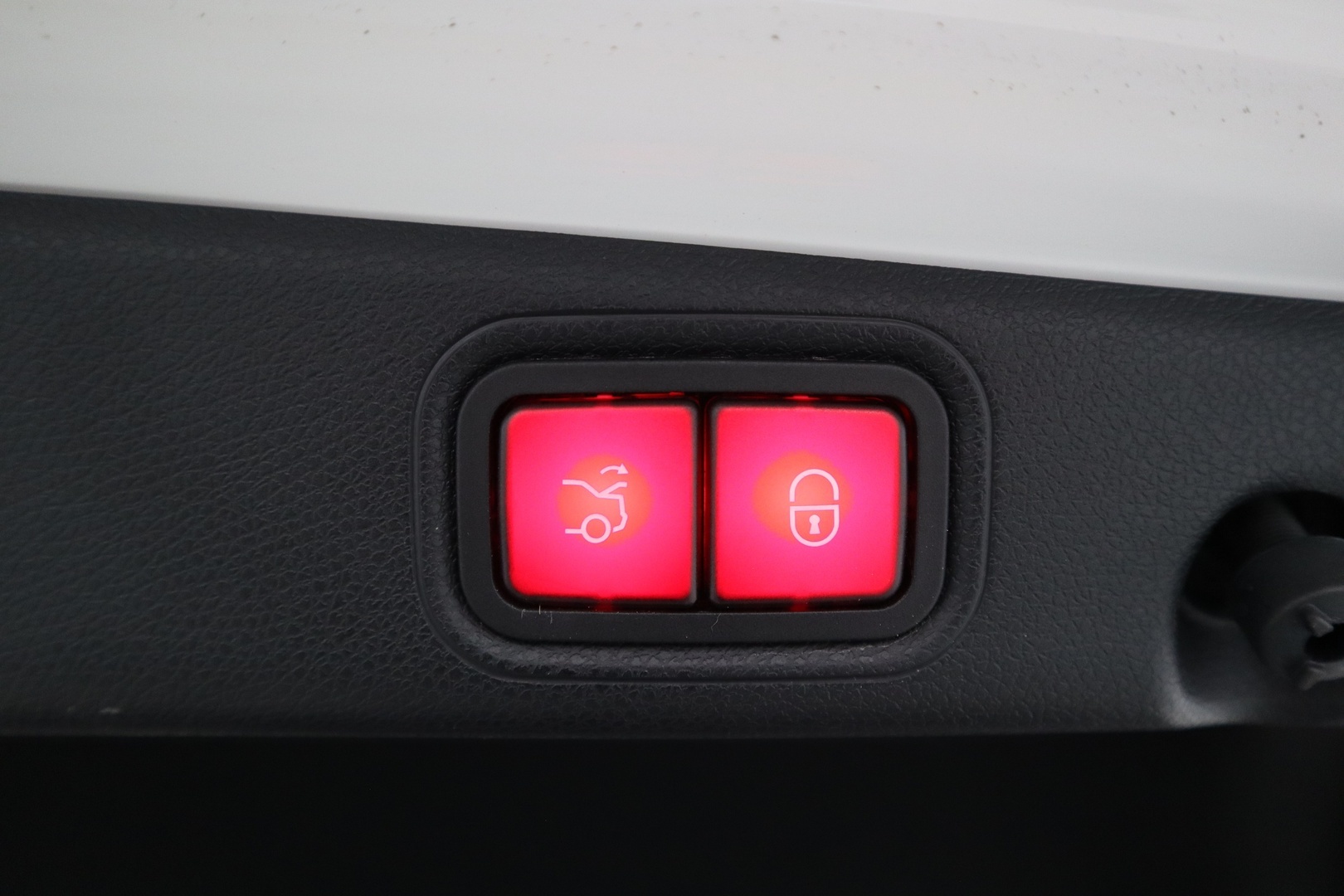 MERCEDES-BENZ E 2022