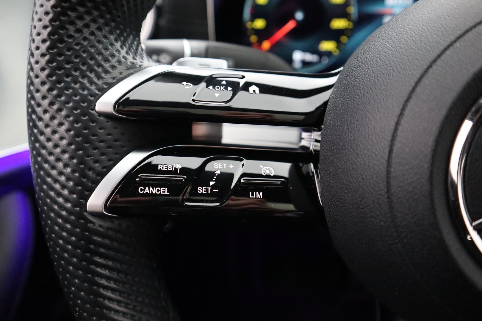 MERCEDES-BENZ E 2022