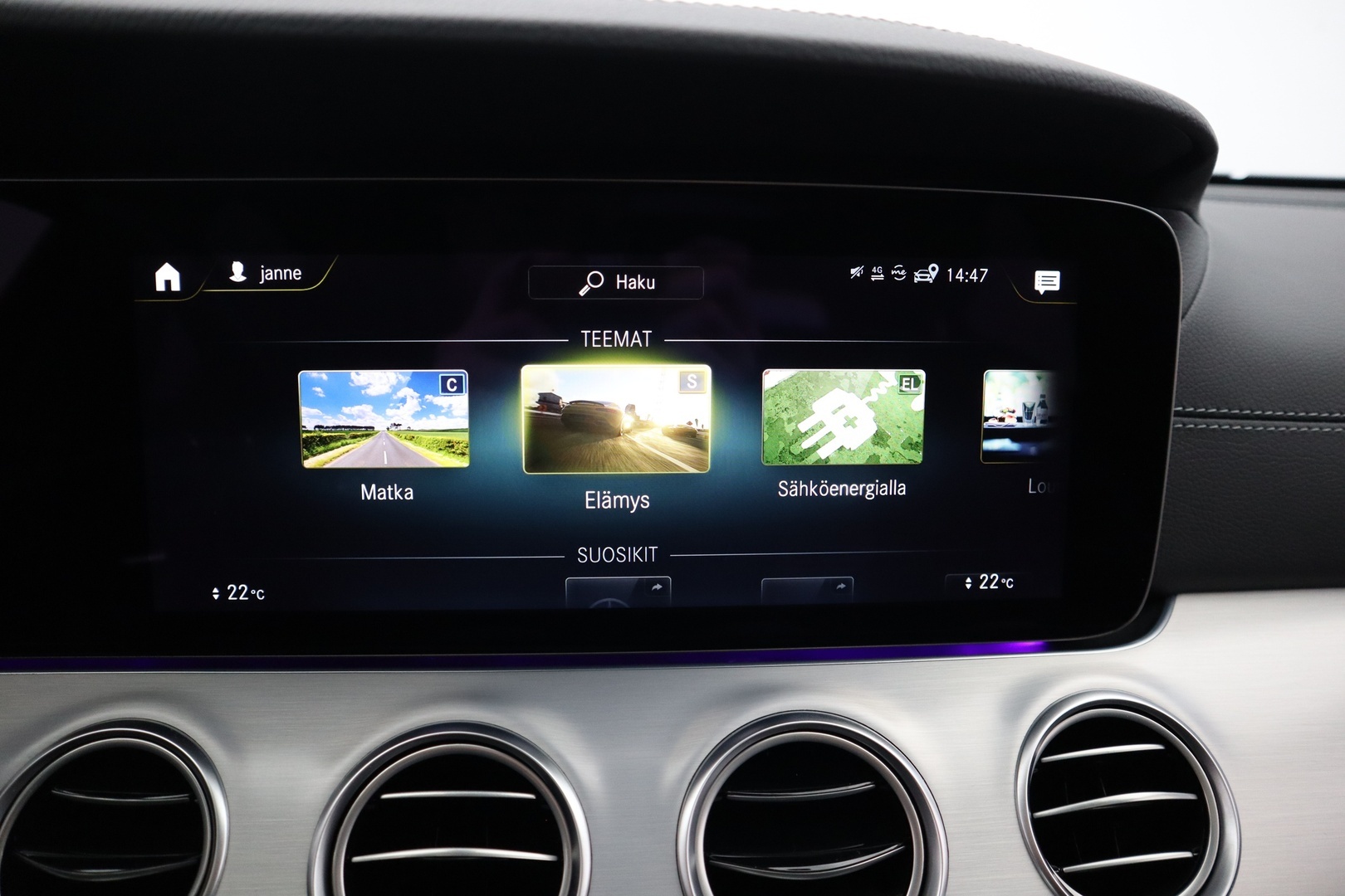 MERCEDES-BENZ E 2022