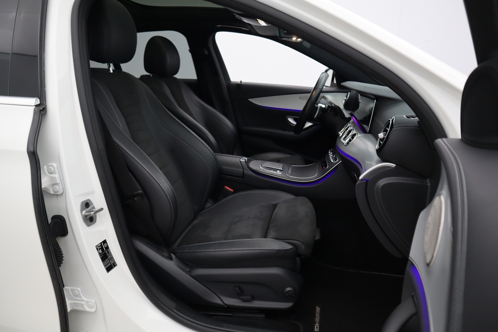 MERCEDES-BENZ E 2022