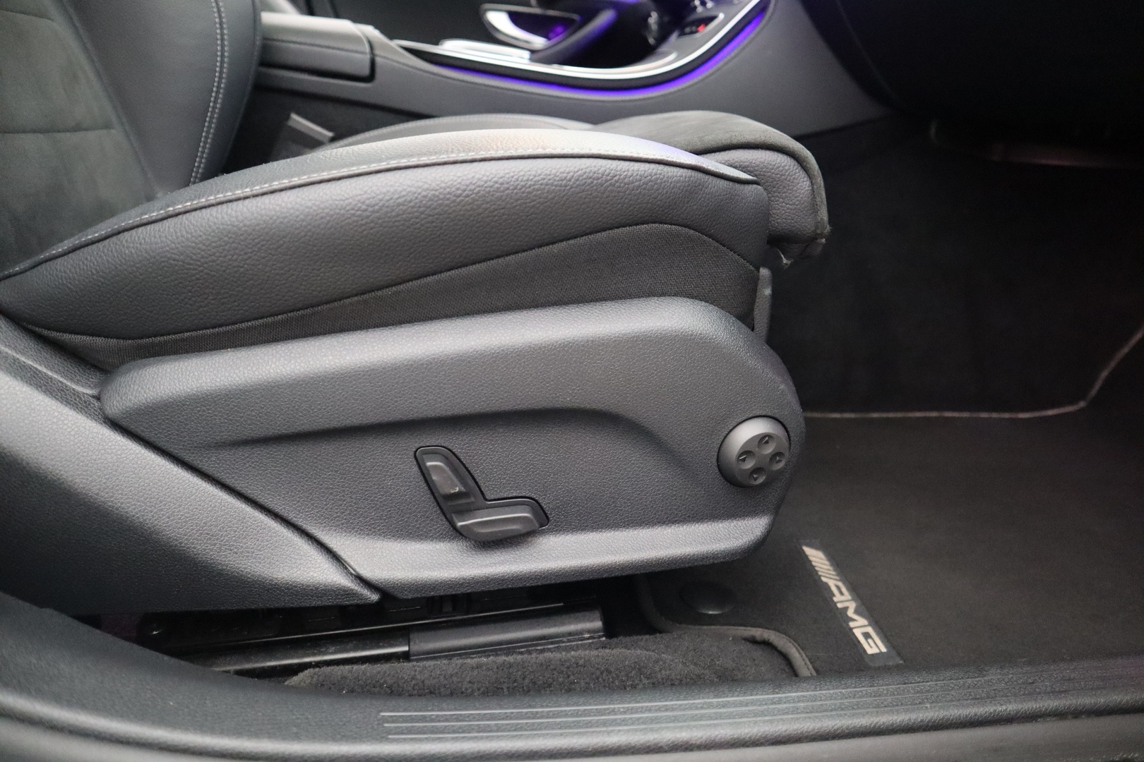 MERCEDES-BENZ E 2022