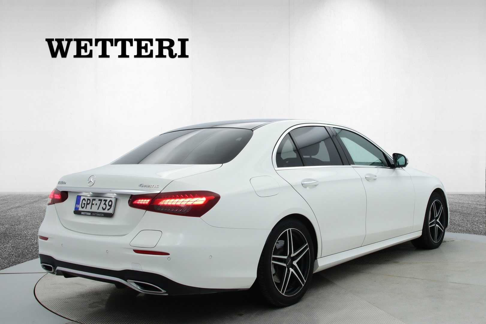 MERCEDES-BENZ E 2022