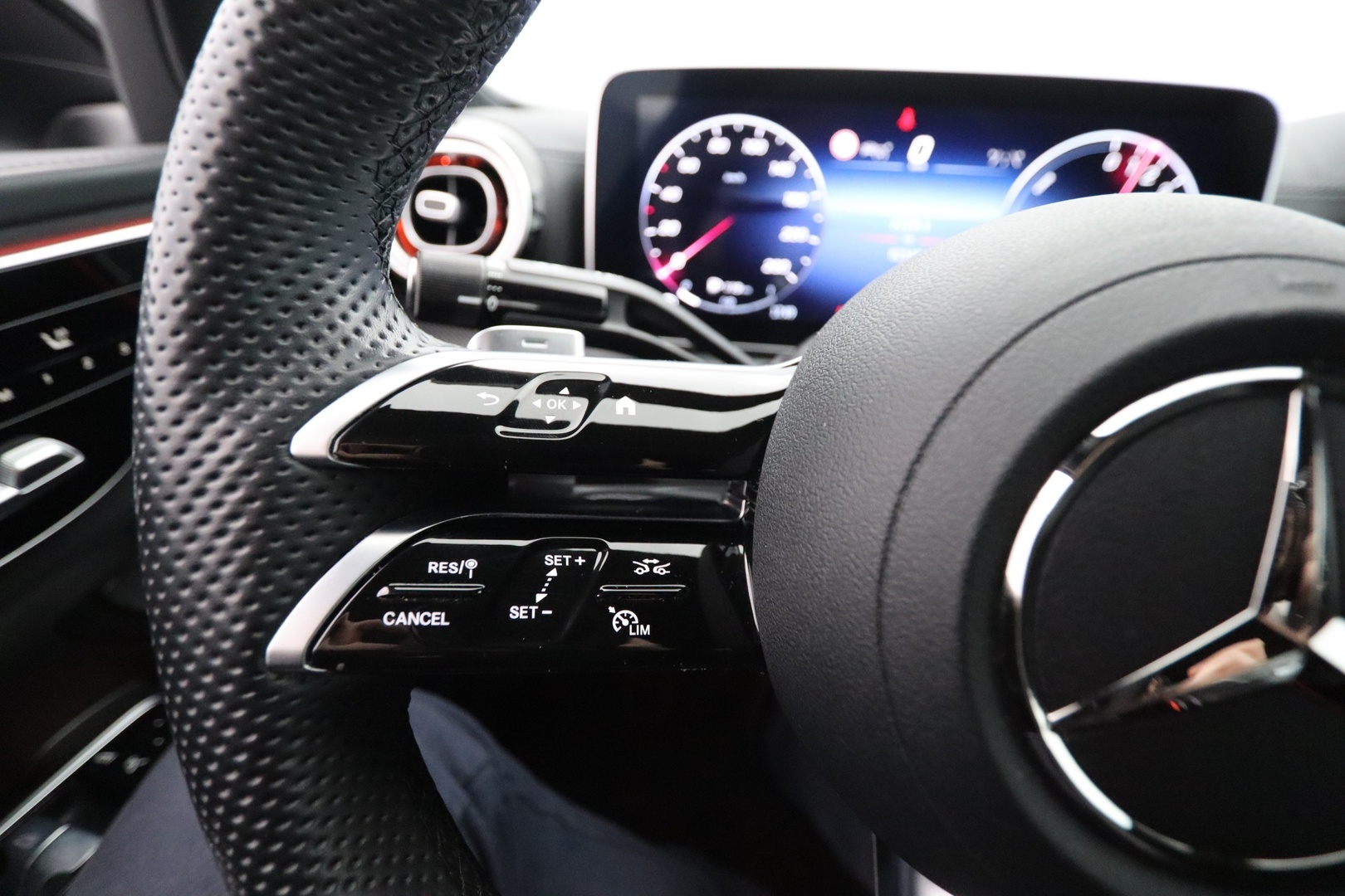 MERCEDES-BENZ C 2023