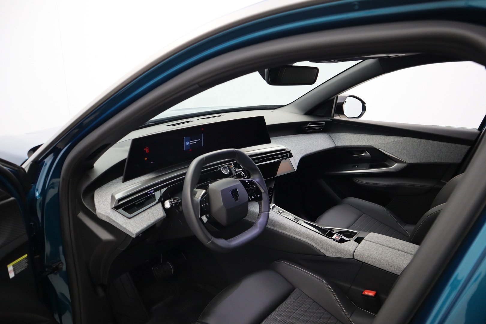 PEUGEOT E-3008 2025