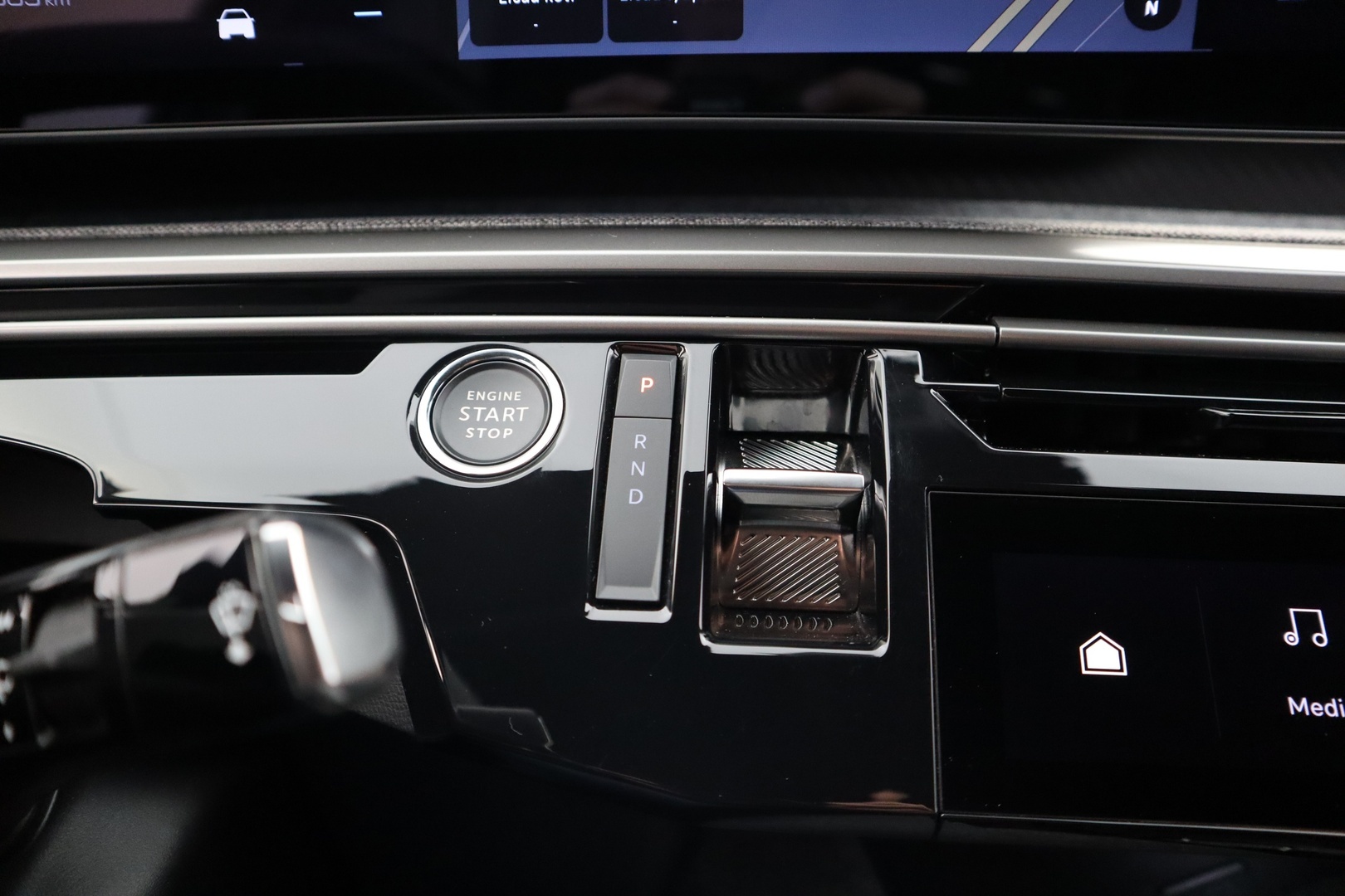 PEUGEOT E-3008 2025