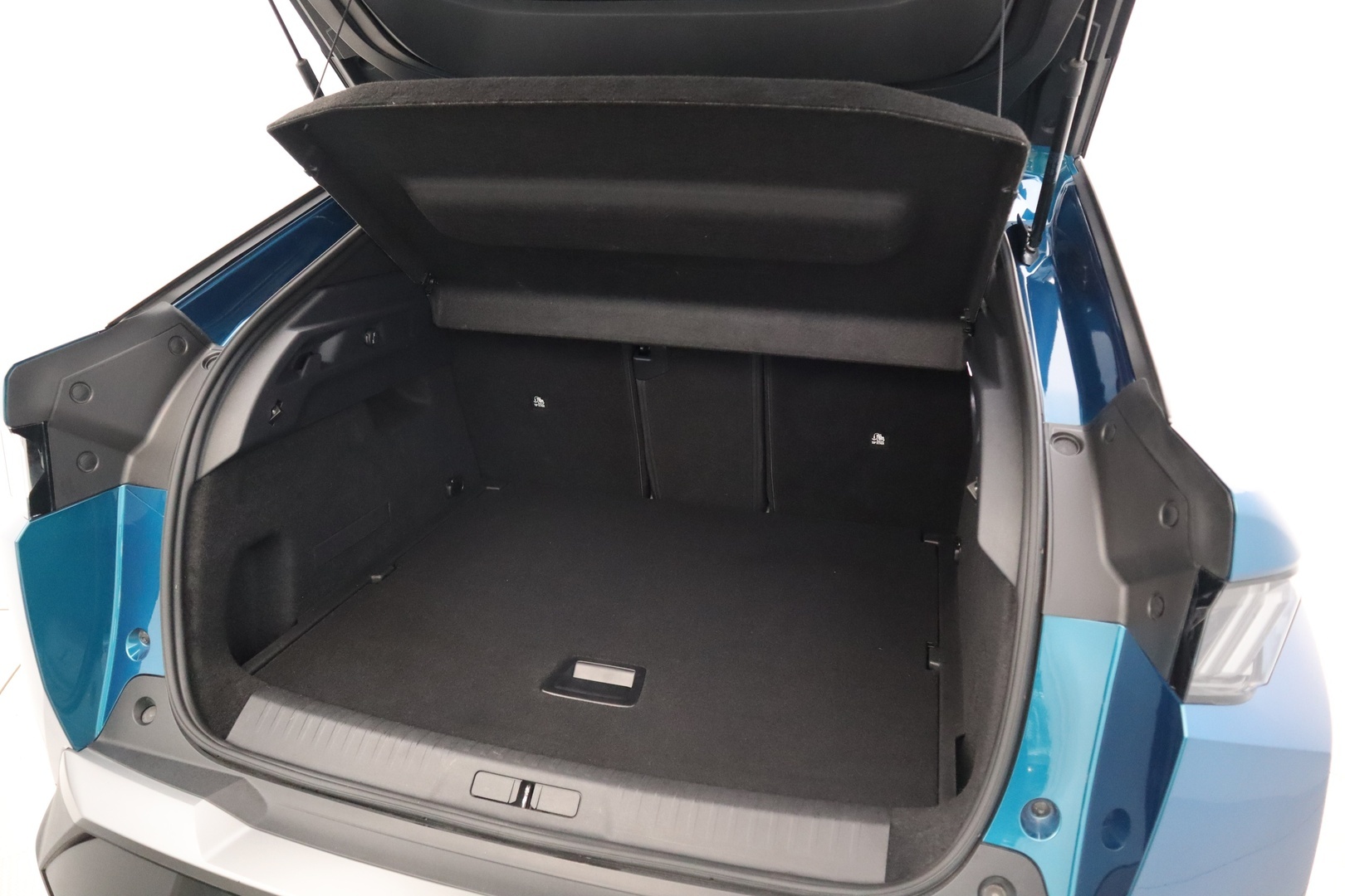 PEUGEOT E-3008 2025