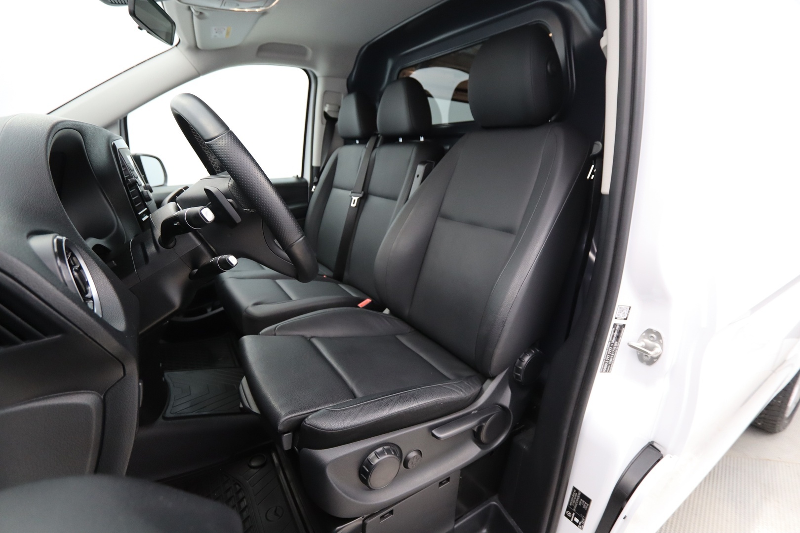 MERCEDES-BENZ Vito 2023