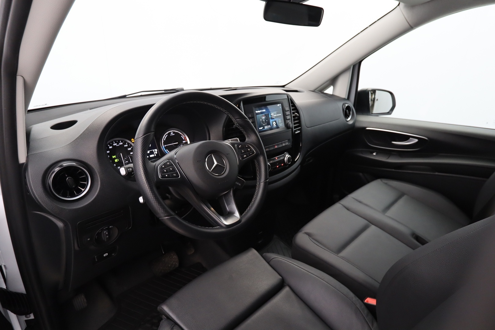 MERCEDES-BENZ Vito 2023