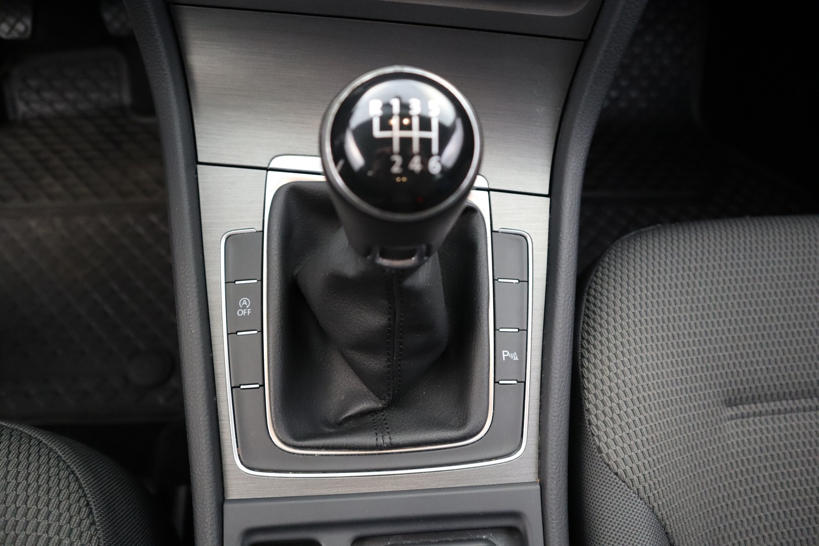 VOLKSWAGEN Golf 2013