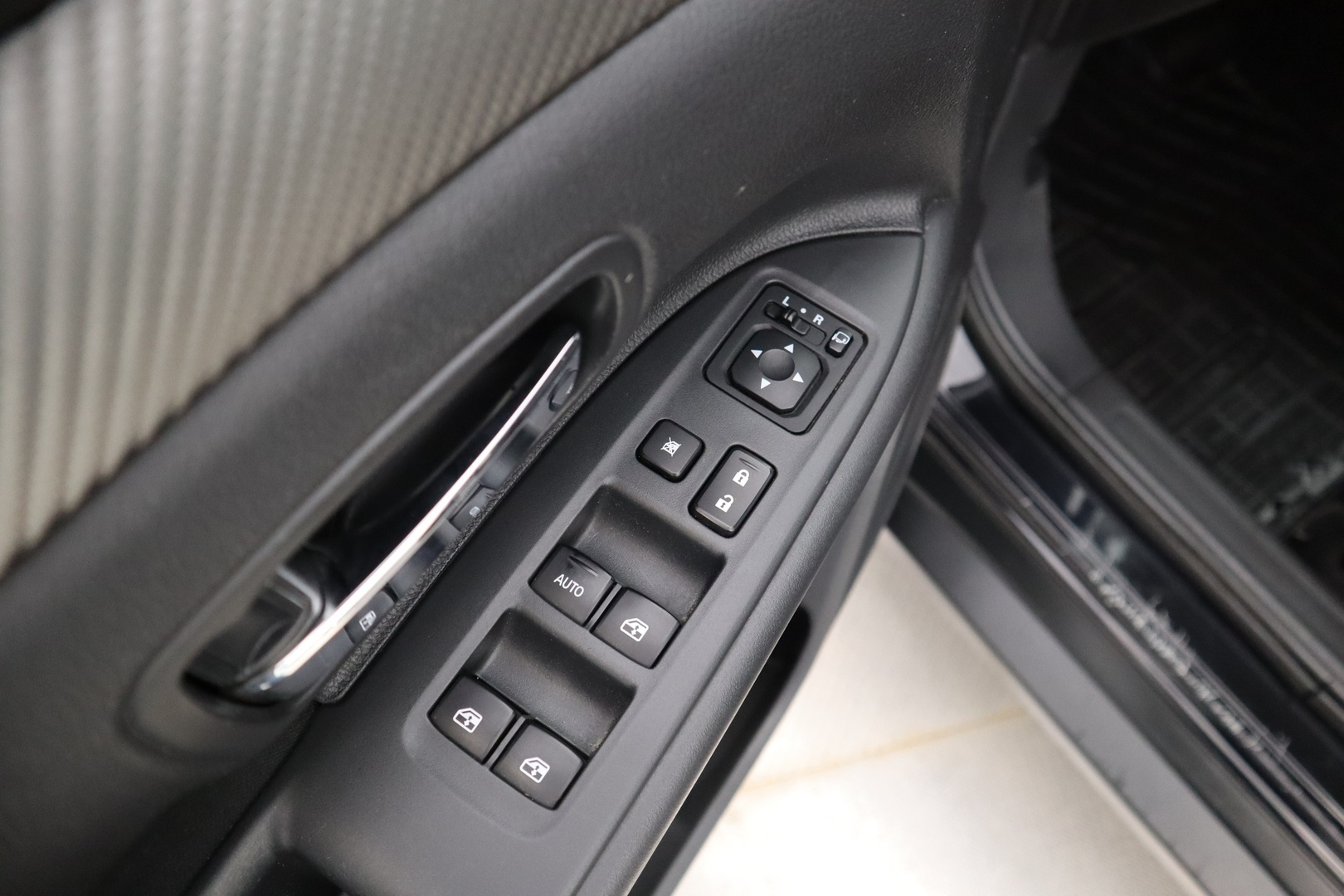 MITSUBISHI Outlander 2015