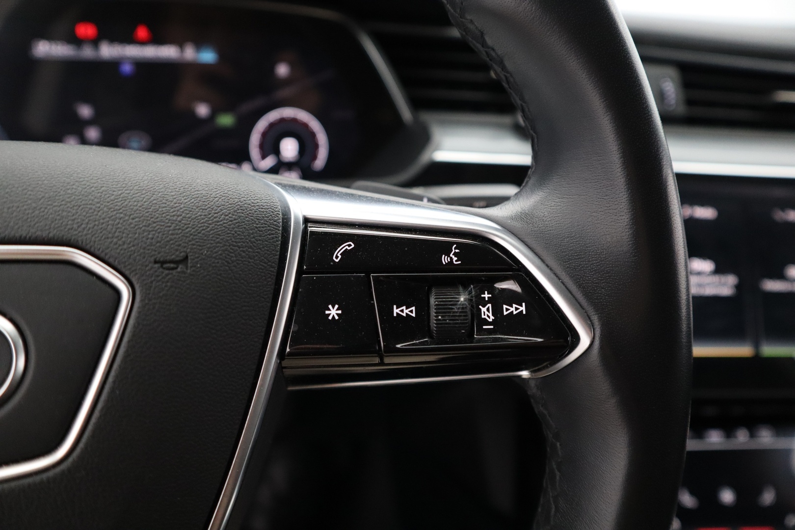 AUDI e-tron 2022