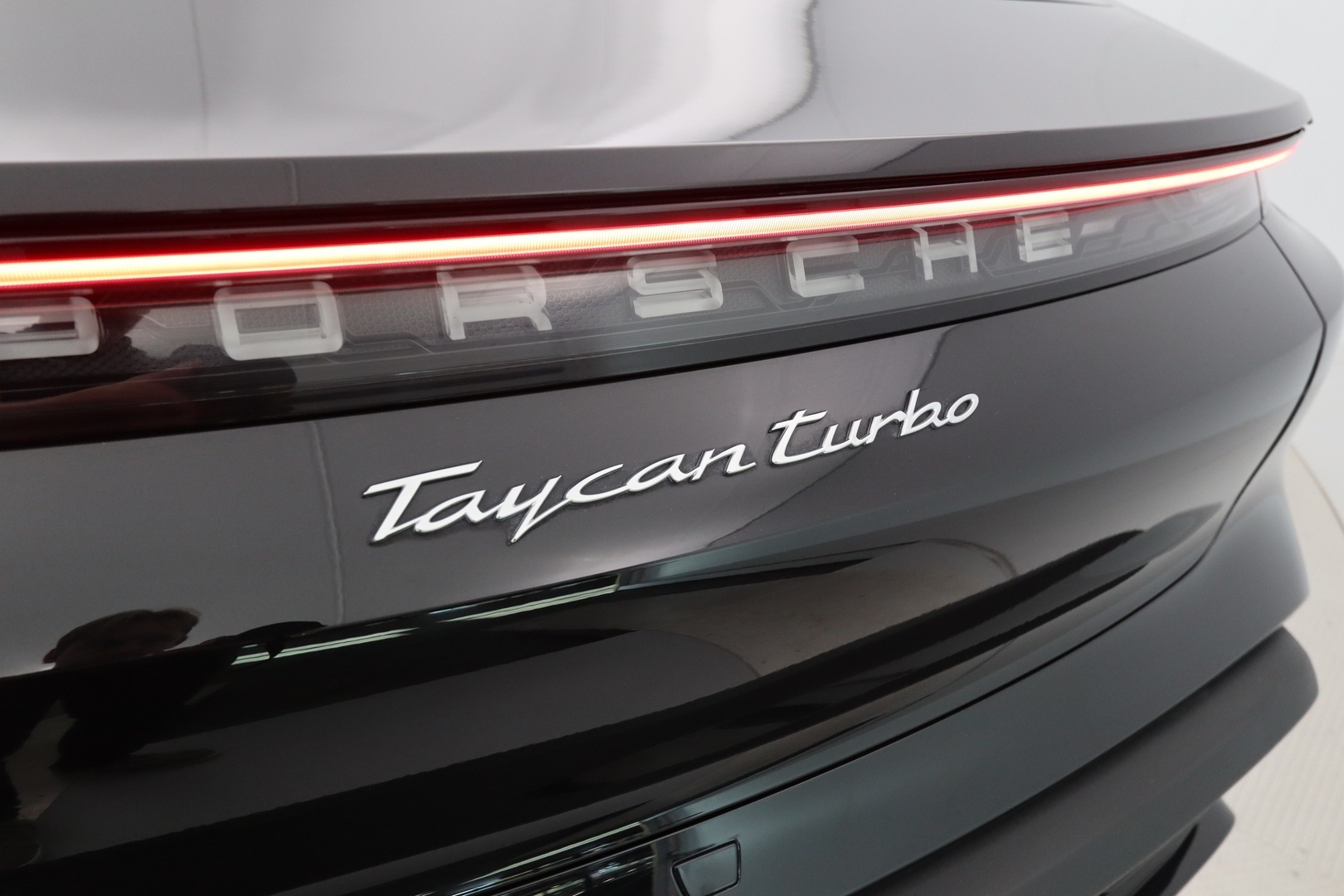 PORSCHE TAYCAN 2020
