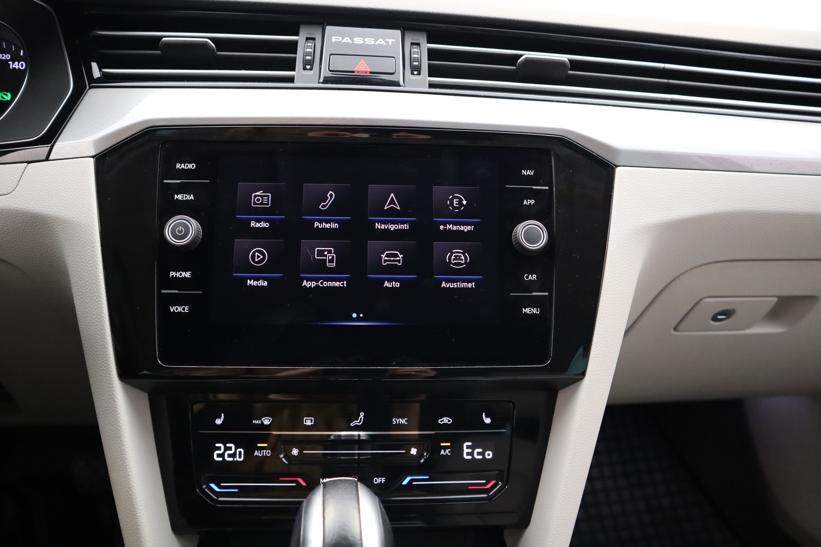 VOLKSWAGEN Passat 23