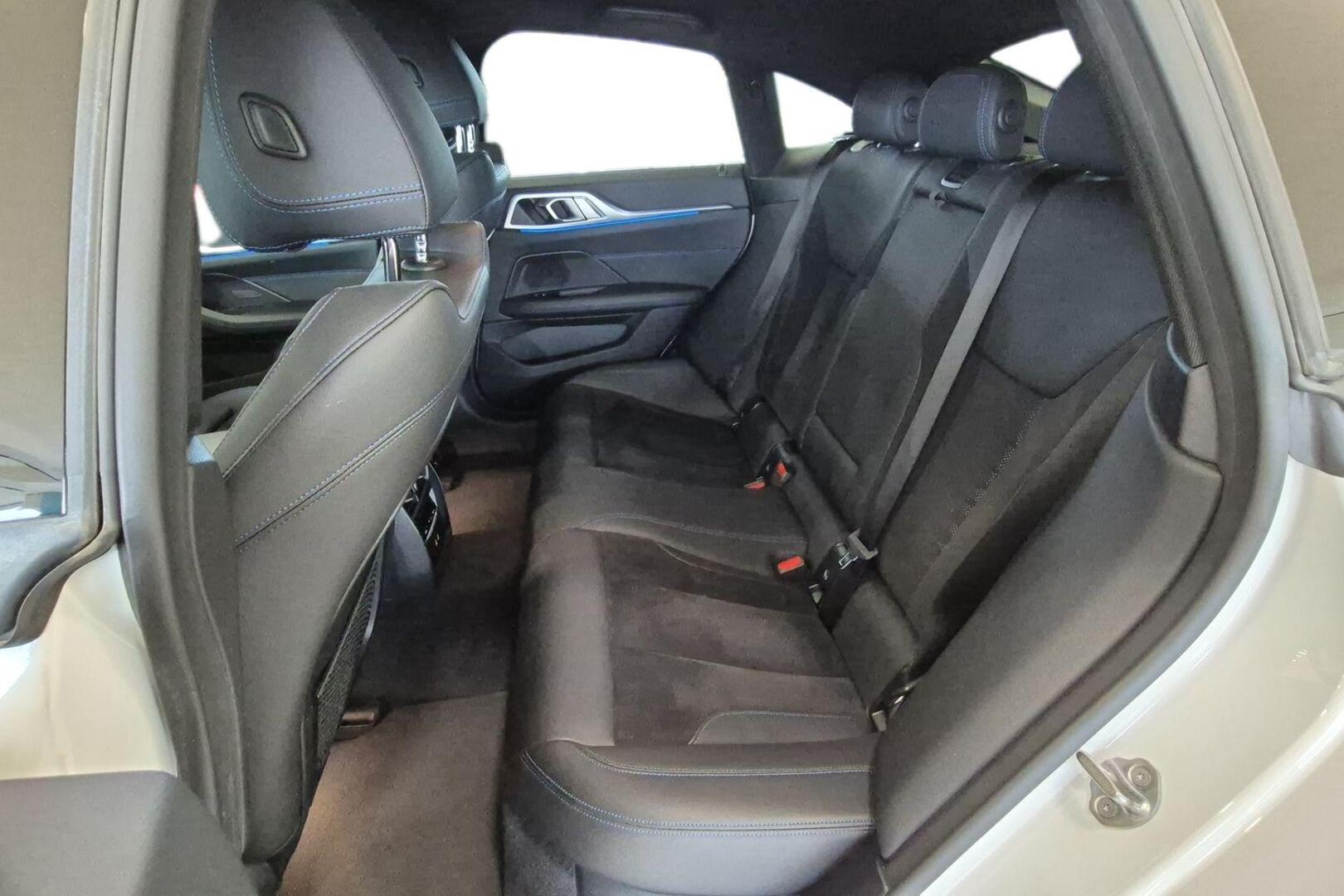 BMW i4 11
