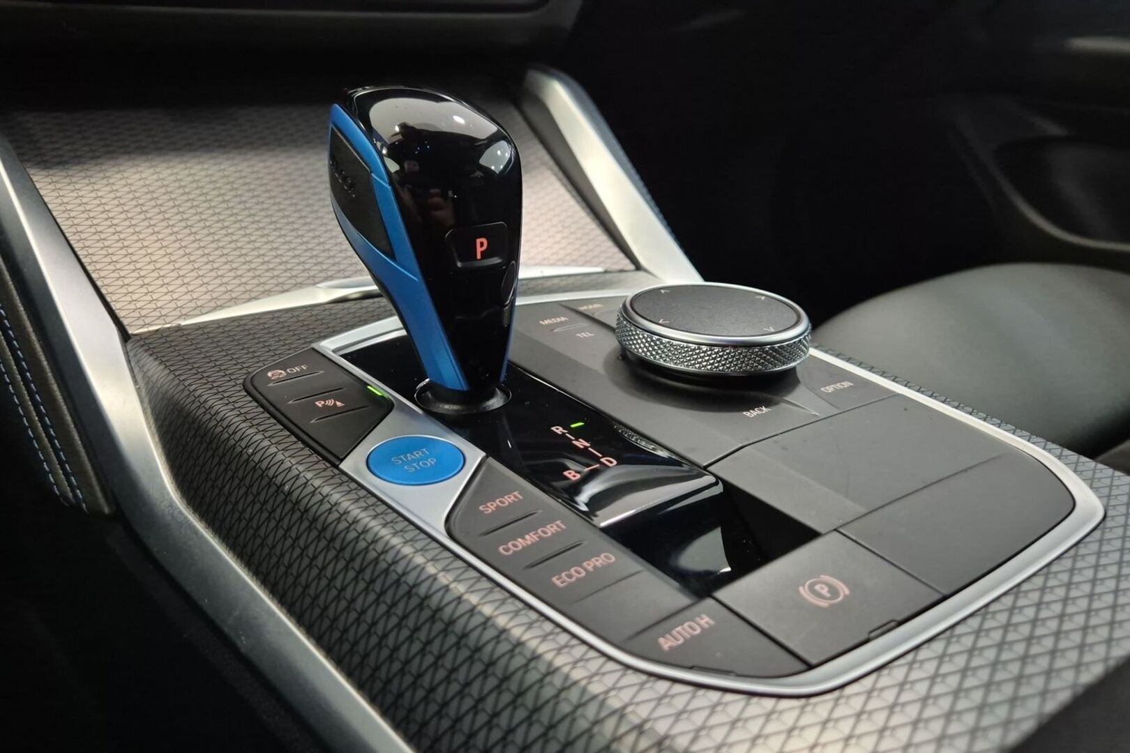 BMW i4 24