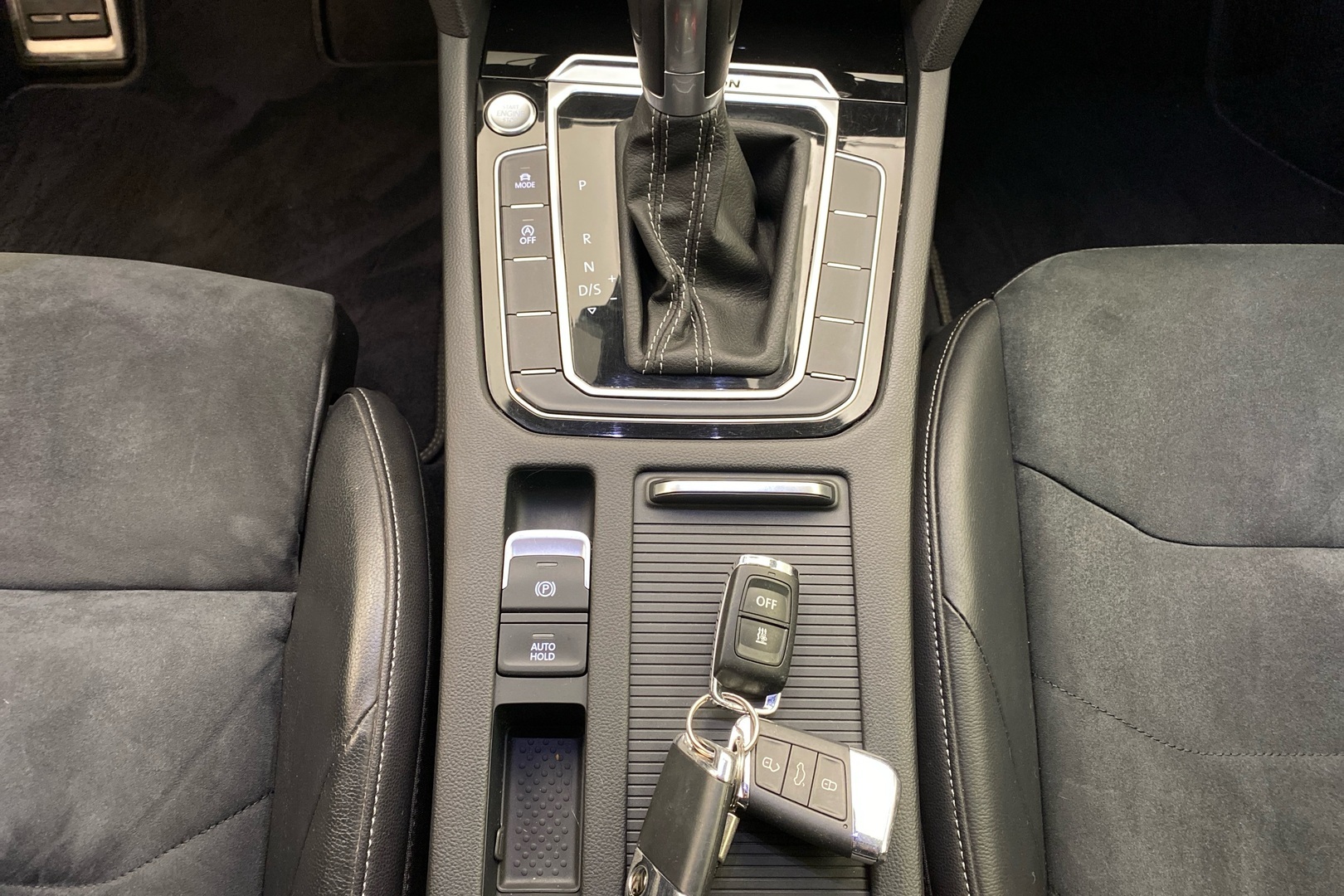 VOLKSWAGEN Arteon 16
