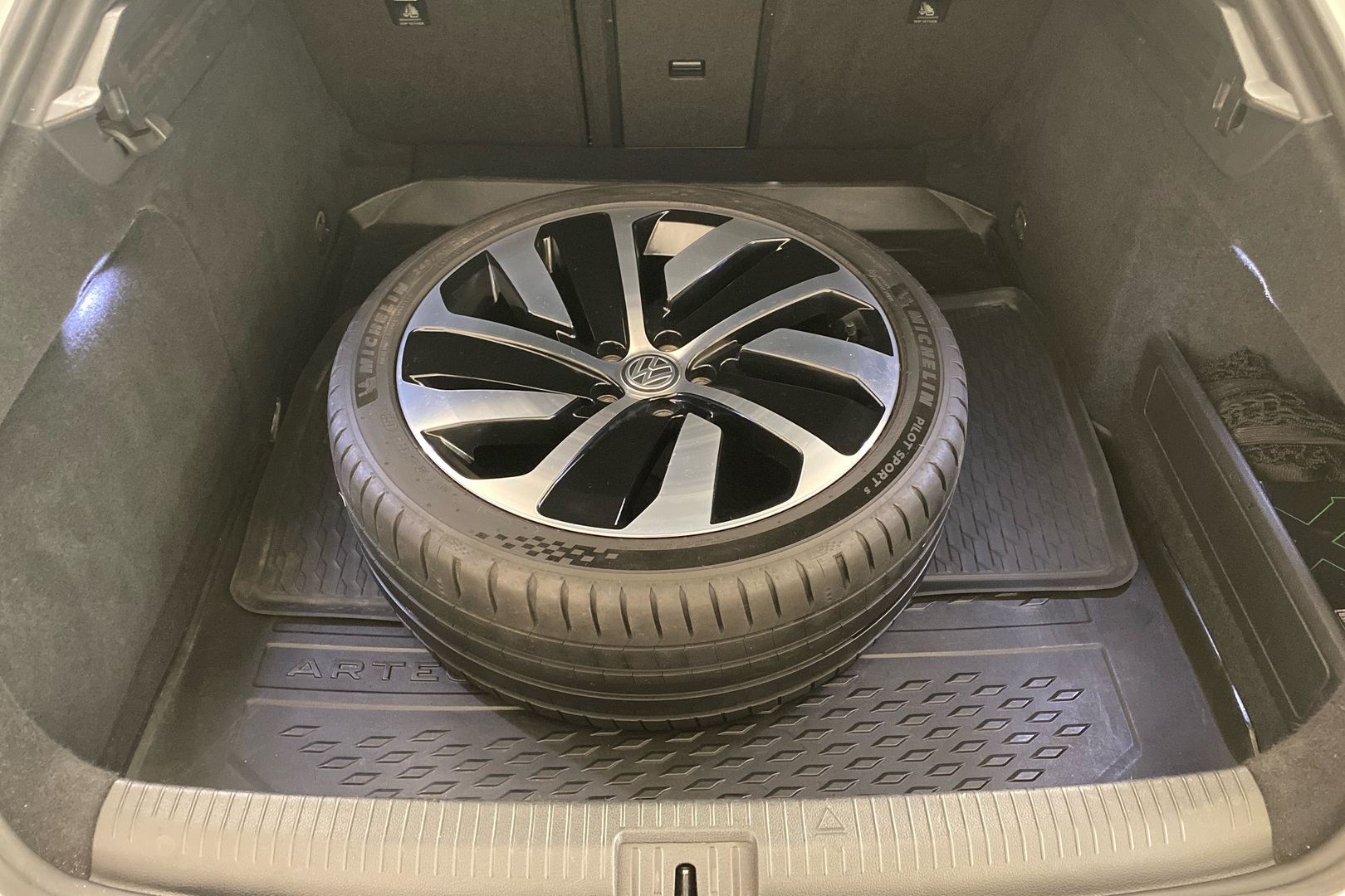 VOLKSWAGEN Arteon 9