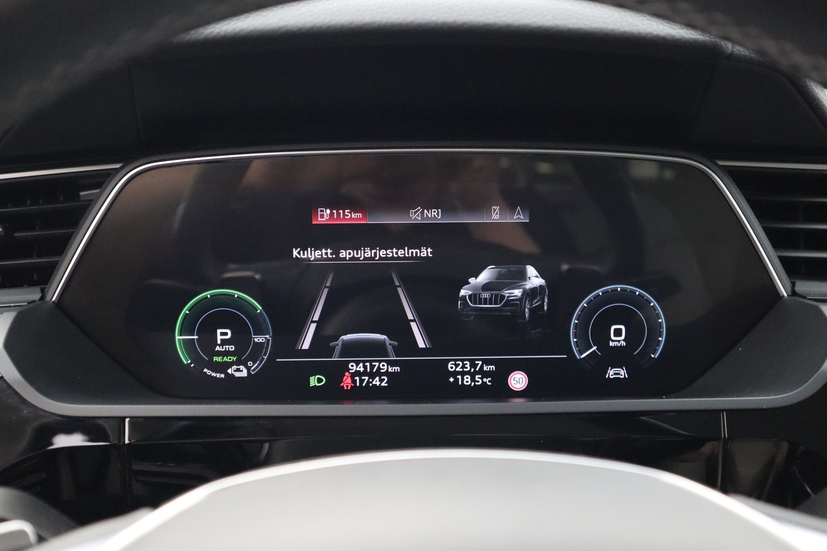 AUDI Q8 e-tron 14