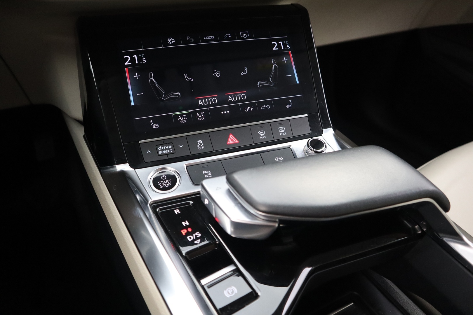 AUDI Q8 e-tron 18