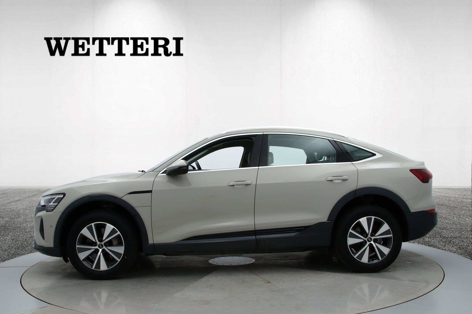 AUDI Q8 e-tron 2