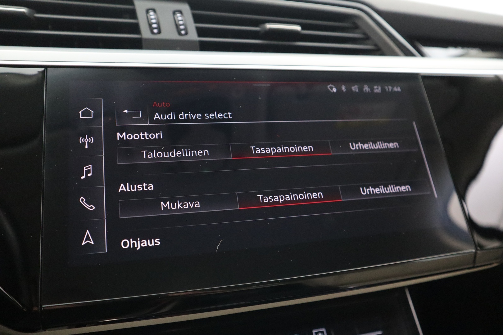 AUDI Q8 e-tron 23