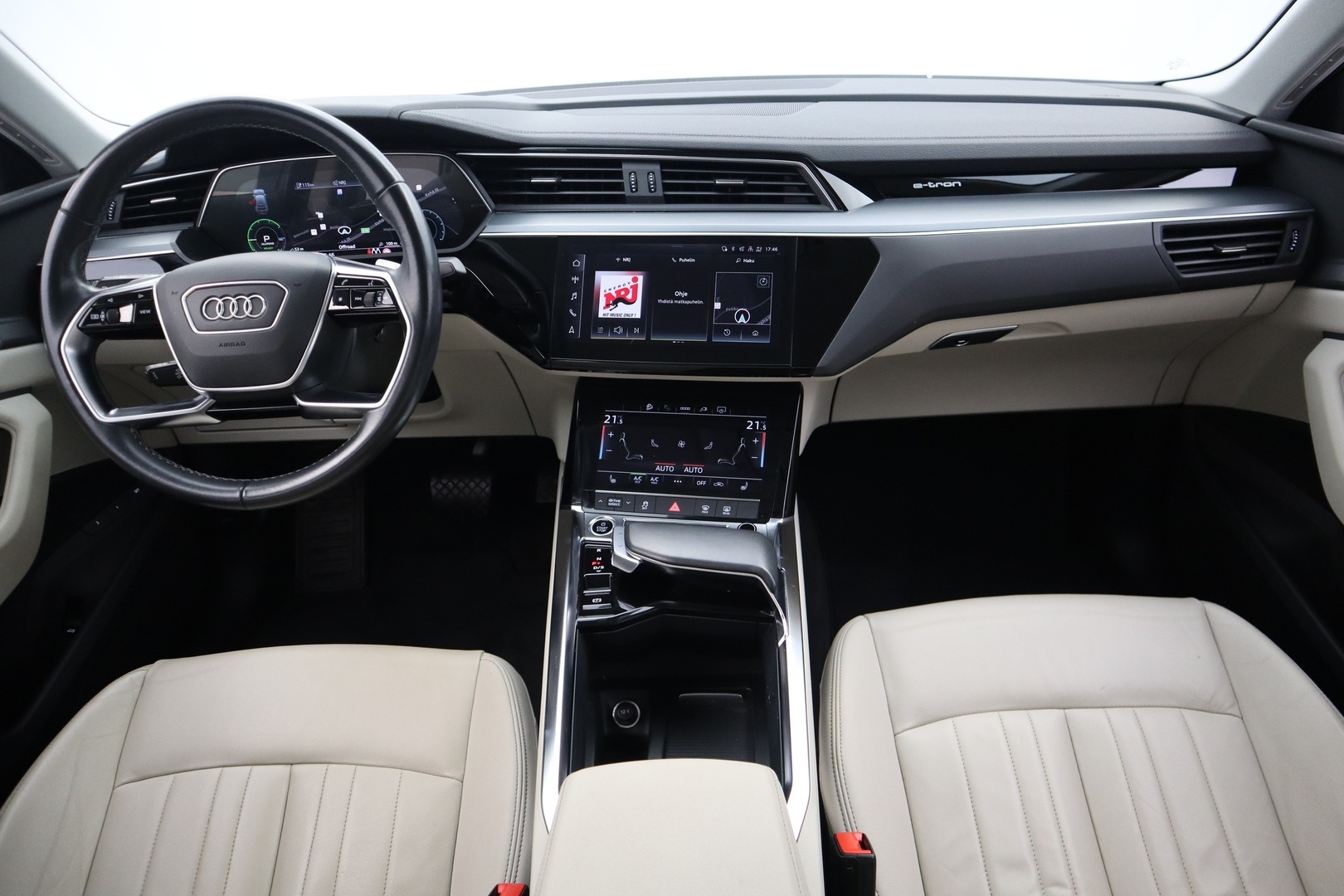 AUDI Q8 e-tron 28